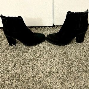 Steve madden suede booties size 8 1/2. Super cute and comfy